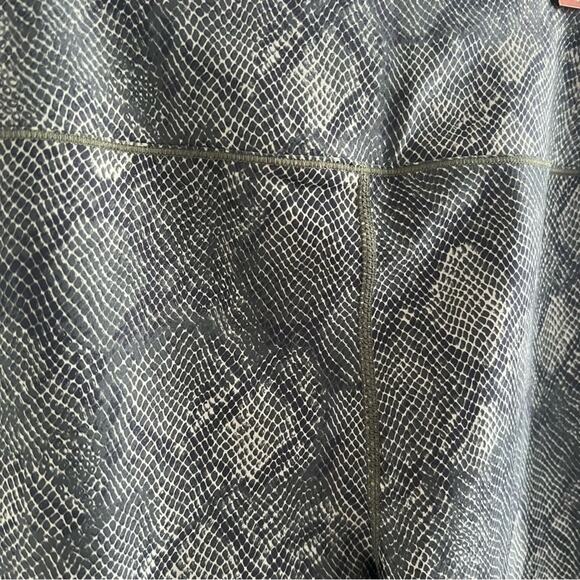 NWT Good American Eco Sheen Print 7/8 Active Legging Hunter Snake Size 3 - Picture 2 of 10